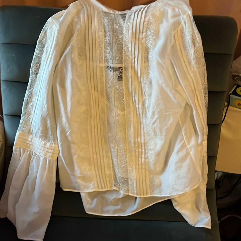 Stunning WHBM cotton and silk blouse with exquisite lace and pleating details